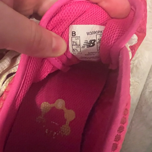 New Balance Women’s Minimus Running Shoes - Size 7.5 - Picture 2 of 3